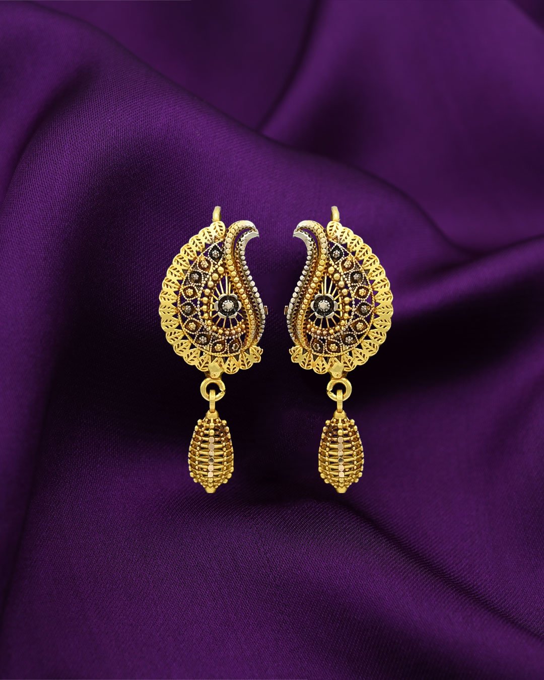 ✨ A touch of elegance, a spark of royalty.Unveil your beauty with our timeless necklace set. 💫- (1)